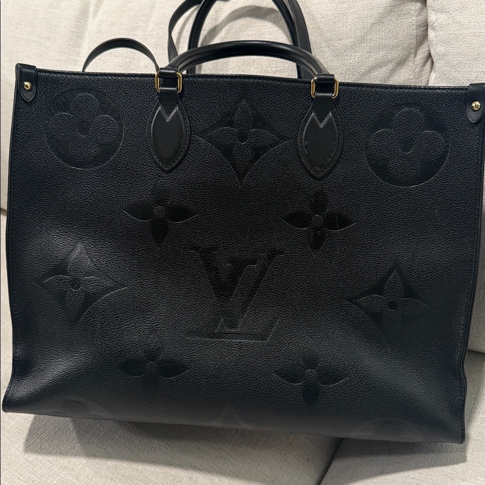 Black Louis Vuitton OnTheGo GM - Picture 9 of 9